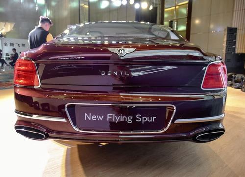 宾利飞驰重新设计的飞翼车标非常高贵典雅