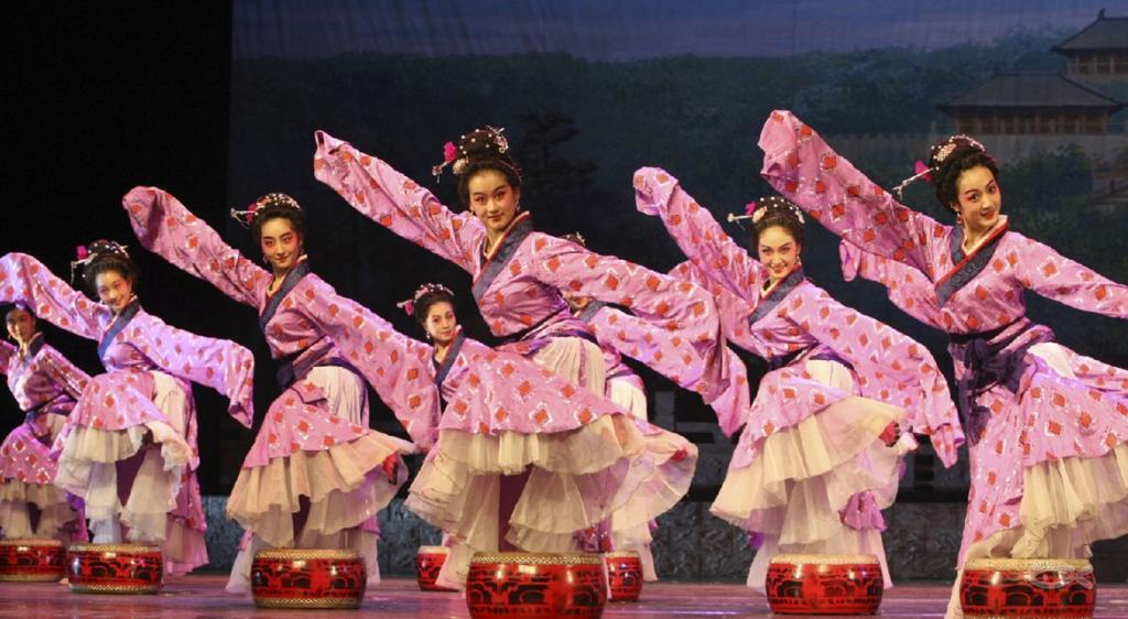 汉代袖舞的风靡,不仅是中华历史的写照,更是艺术的传承