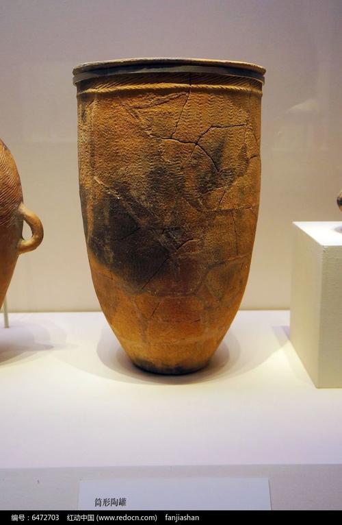 新乐文化时期筒形陶罐