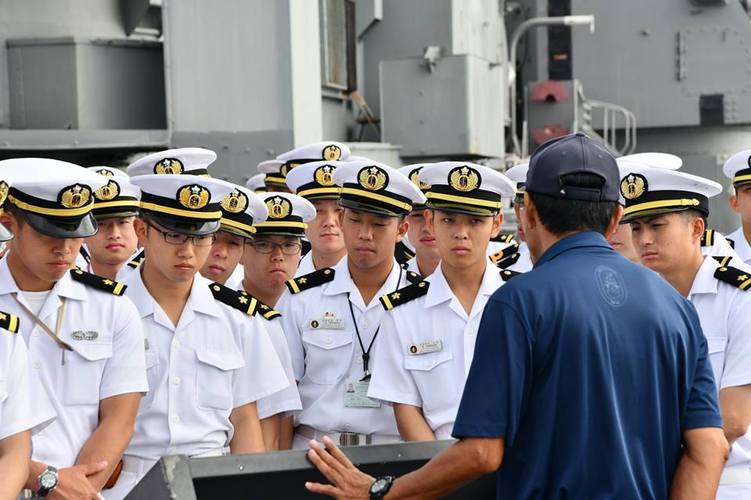 日本海上自卫队访问珍珠港参观纪念馆