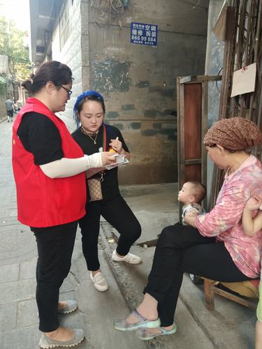 二府街社区开展流动人员育龄妇女"三查"服务活动