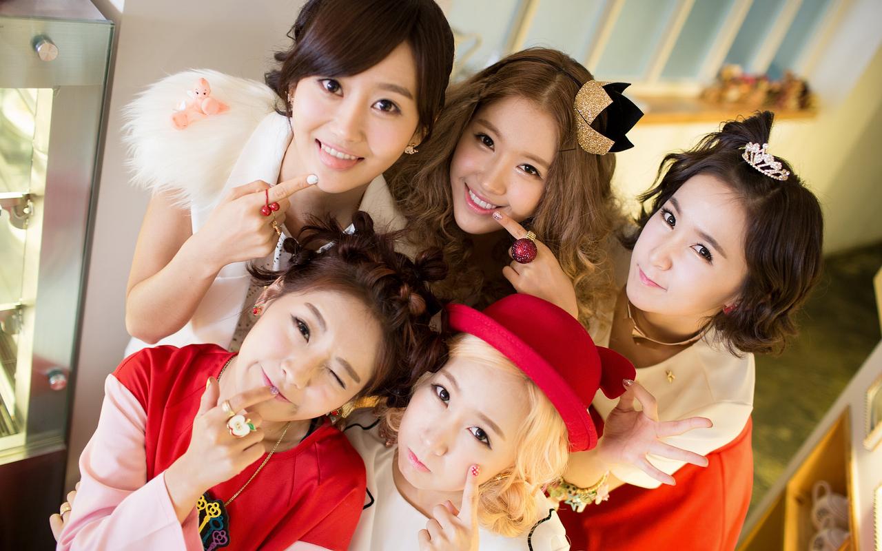 韩国美女crayon pop组合甜蜜欢笑桌面壁纸
