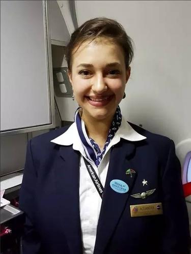 中国姑娘夺"世界最美空姐" 外媒热议