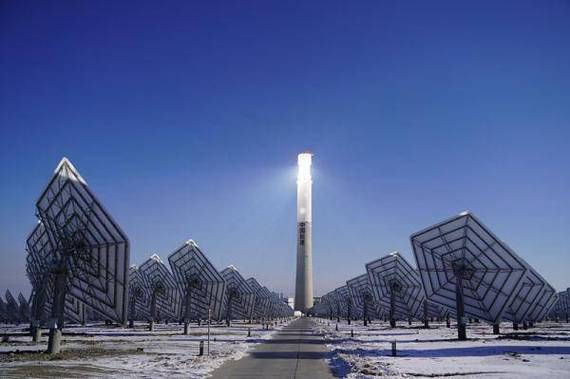春节前夕,带你来到伊吾县北戈壁滩,新疆唯一一个熔盐塔式光热发电项目