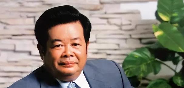 曹德旺被誉为"中国首善",同时也是一个实力雄厚的大企业家.