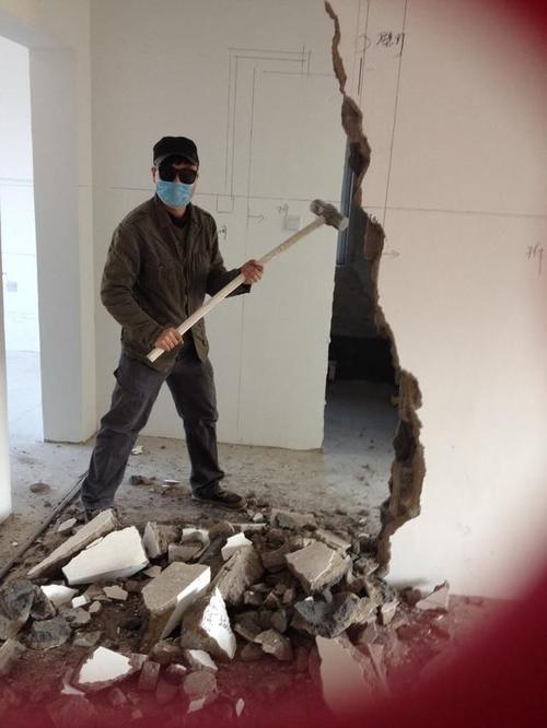 福建泉州招小区拆墙上材料的工人3人,一天工作8小时.250到