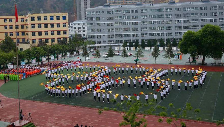 甘泉县初级中学举行第九届科技文化艺术节暨第四十四届田径运动会