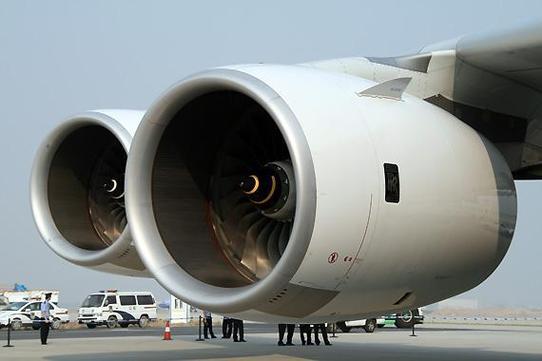 别看不起国产飞机 四引擎的波音747能做的,双引擎cr929也能做到