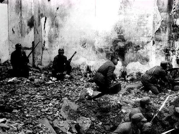 一组长沙保卫战时期的老照片,此次战役沉重的打击了嚣张的日军