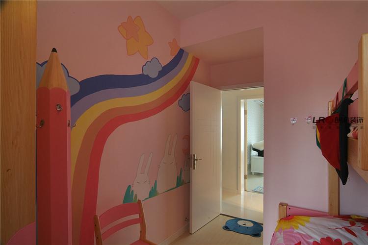 色彩斑斓的儿童房,像童话一样美丽的小公主的房间,采用了墙体彩绘哦.