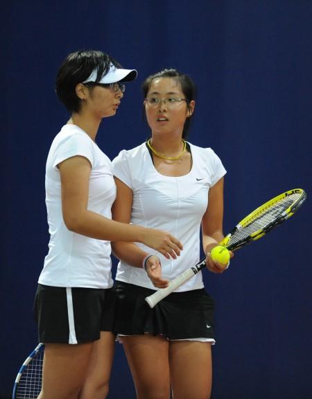 图文城运会24日网球赛况宁波选手在比赛中交流