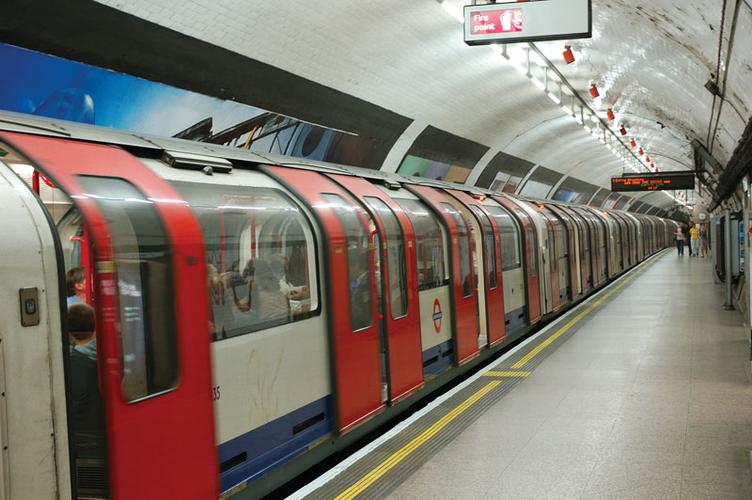 伦敦地铁空气污染严重 含有毒铁颗粒 / 英国火车司机将在2月罢工