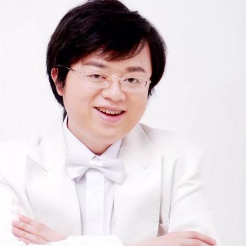 徐 懿青年钢琴演奏家,四川音乐学院钢琴系教授,四川省音乐家协会会员