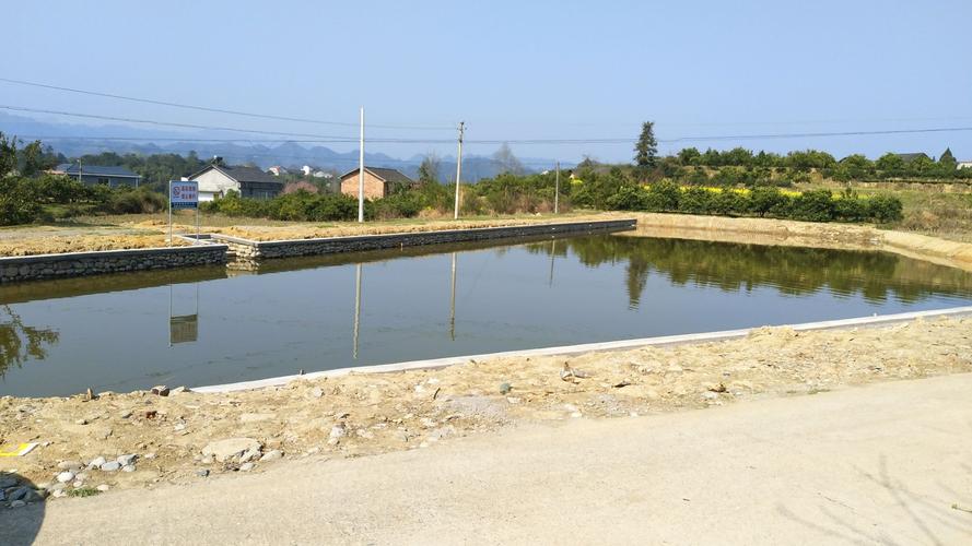 磨香坪村民生工程之二……整修后的生态堰塘
