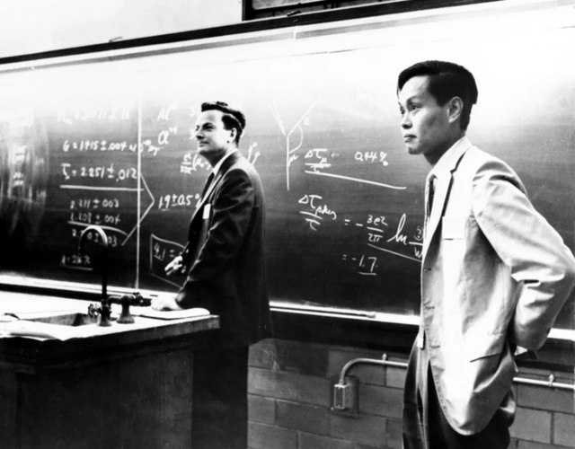 图:物理学家理查德·费曼和杨振宁
