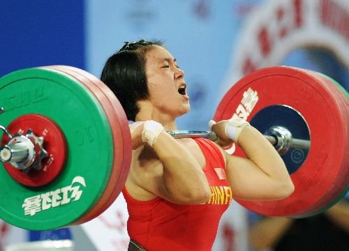 当日,在广西柳州举行的全国举重冠军赛女子75公斤级比赛中,李长影以
