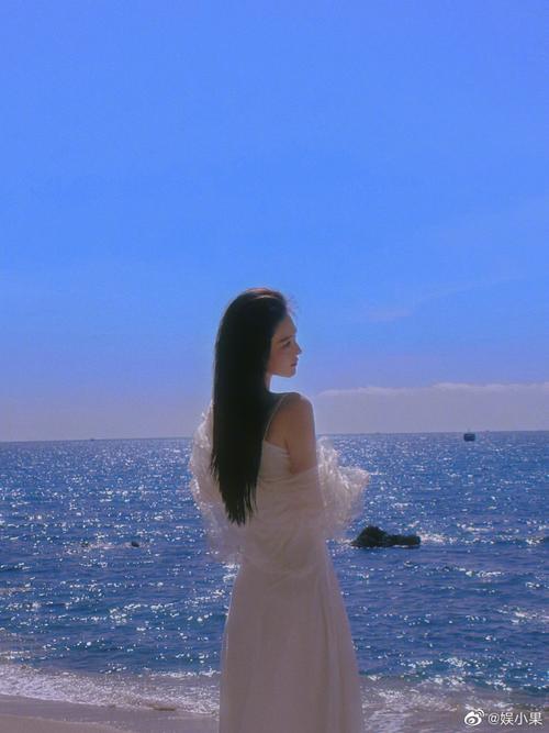 张馨予说大海穿上了一条耀眼的裙子##张馨予海边氛围感随拍