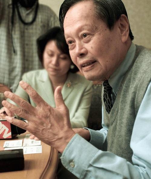 杨振宁90岁时清华送金房子我不喜欢不符合我工作特点