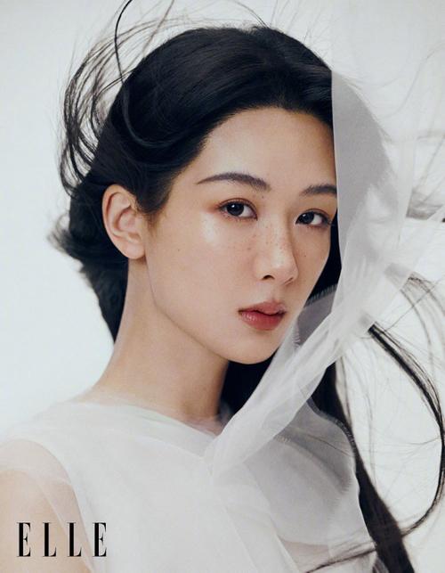 杨紫elle六月刊封面##杨紫的眼妆是一片星辰大海