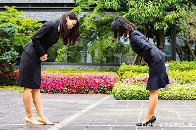 日本人的鞠躬文化