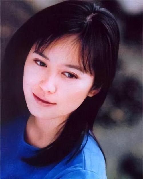 俞飞鸿,作为中国影视圈的知名女演员,凭借其出众的演技和独特的气质