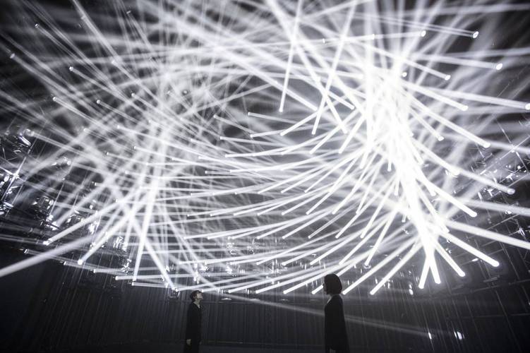 日本沉浸式灯光装置艺术作品:光之漩涡