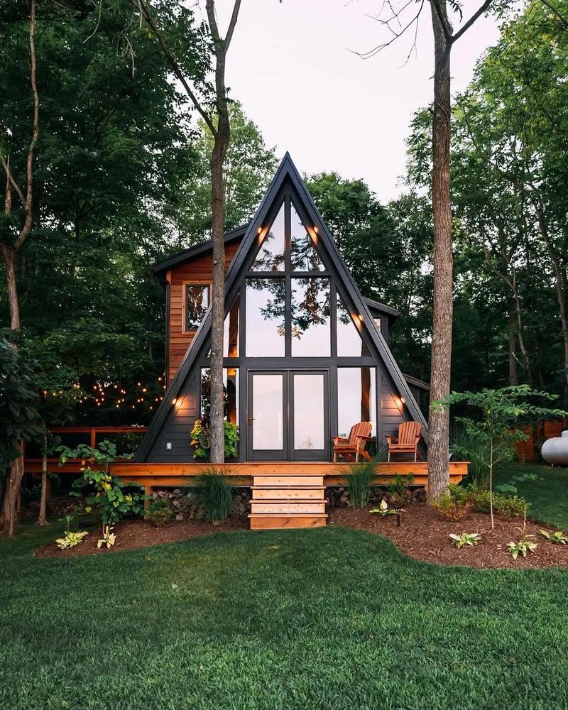 装配式建筑设计|森林中的三角木屋.