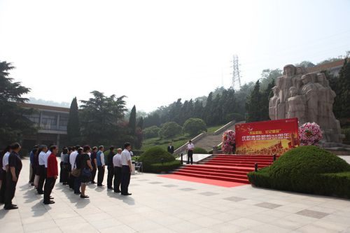 庆祝青岛解放70周年革命烈士纪念馆举行纪念活动
