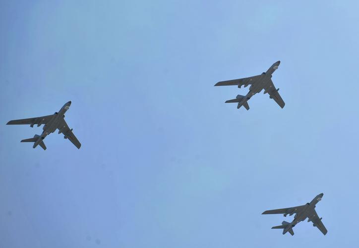 空军,飞机,轰炸机,军事轰六三角编队 明星图片