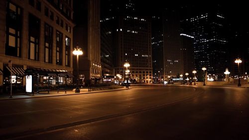 夜晚街头无人路灯视频素材