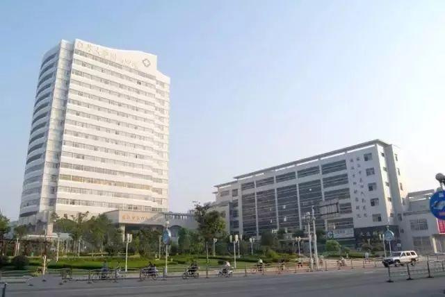 镇江市第四人民医院还有很多很多············05这佬有