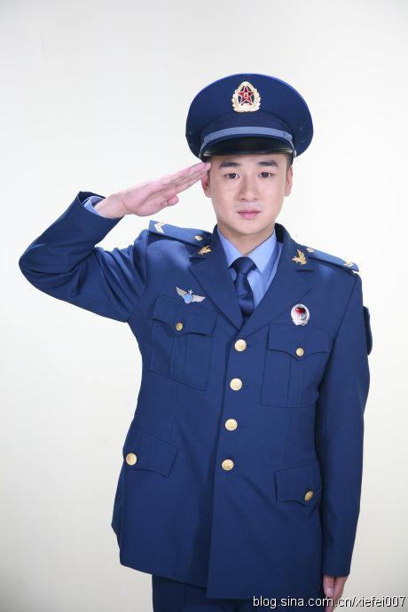 图:中川毕业的帅气的四川小哥军警制服秀