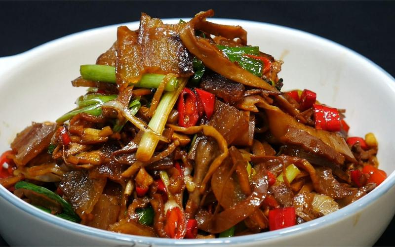 湖南传统美食"肉炒烟笋",简单易学,配上米饭能吃三大碗