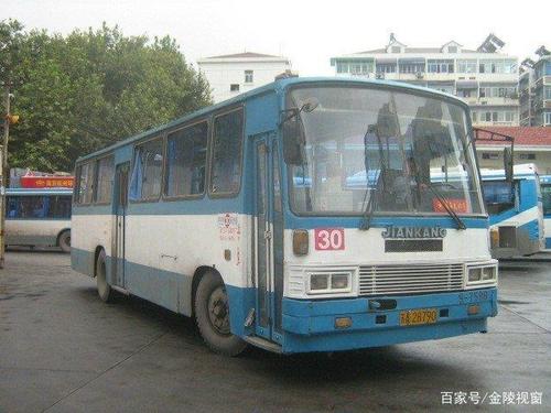 南京最老的三十五条公交线路,每一条都亲切,带给人满满的回忆!