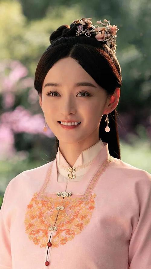 甘薇甘薇1984年出生于重庆,2006年因出演电视剧《约定》出道.