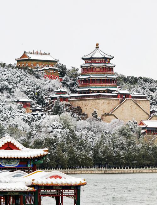 2021年北京入冬第一场雪雪中颐和园