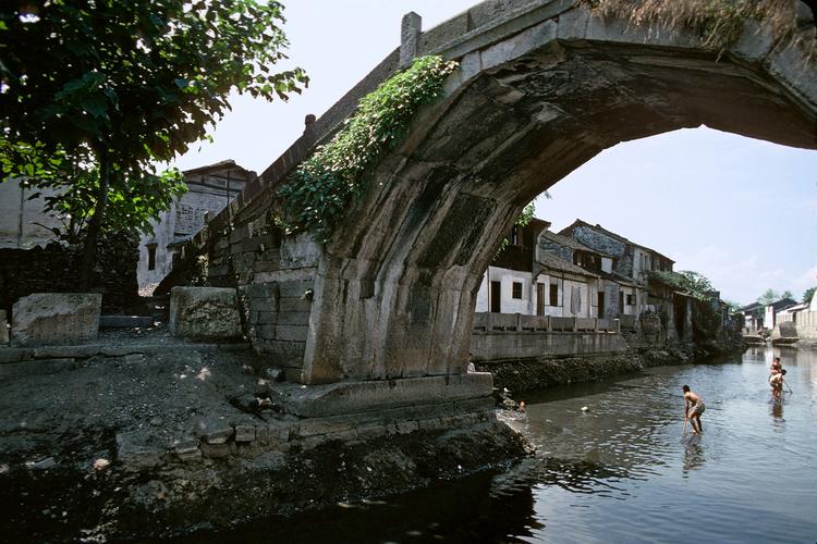 老照片:外国记者镜头下1981年的绍兴,这才是最美的江南水乡