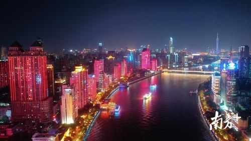 9月25日晚19点,广州庆祝新中国成立70周年灯光秀正式拉开序幕.