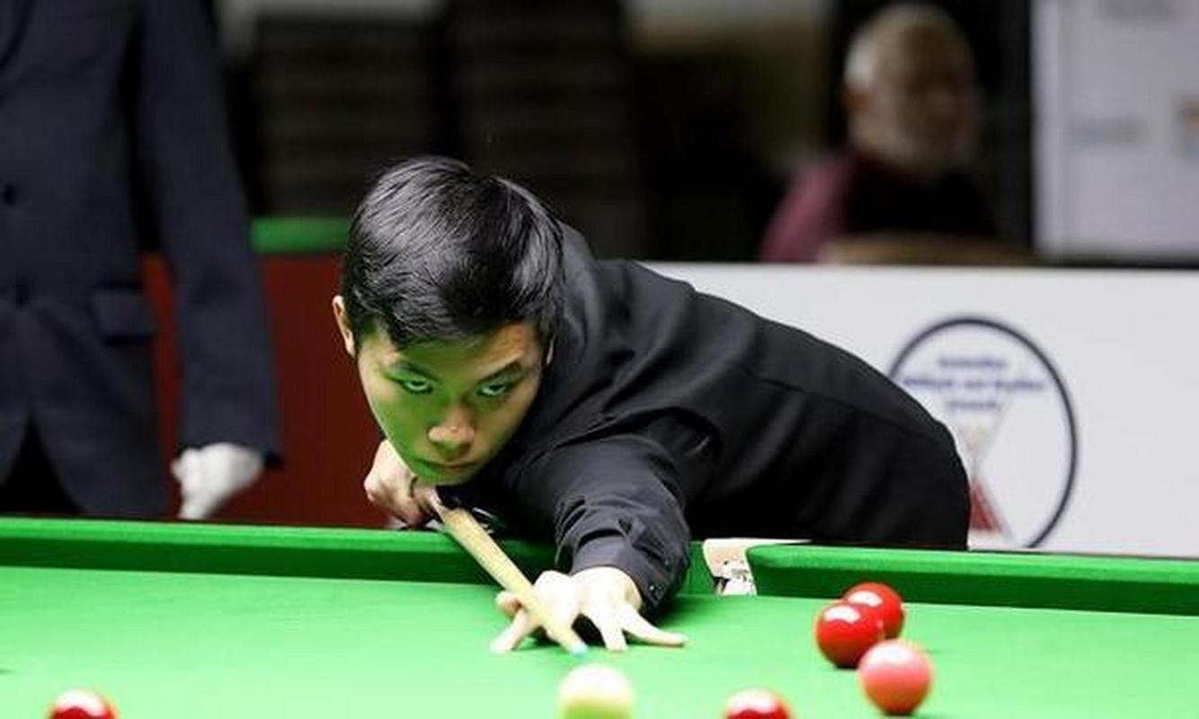 在斯诺克英格兰公开赛中,刘宏宇表现强势,以5-2大胜丁俊晖,职业生涯