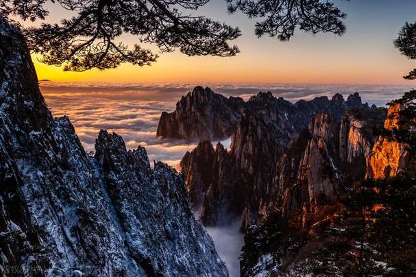 黄山位于安徽省黄山市,是中国最著名的山岳风景区之一.