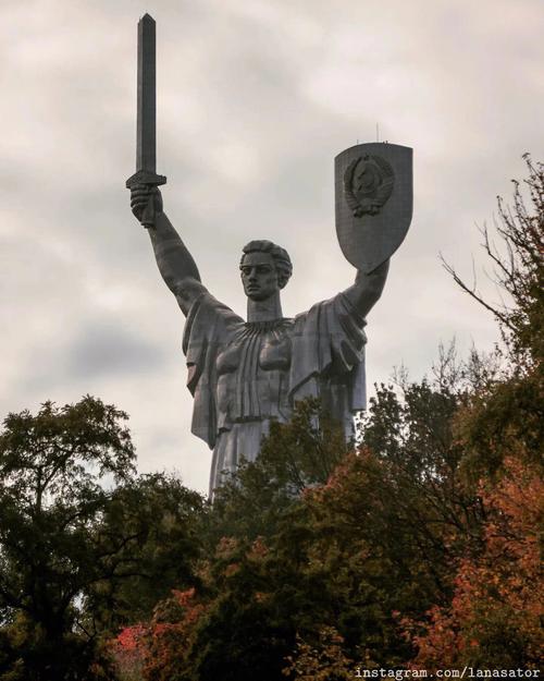 "Защитники отечества" в Киеве / monument