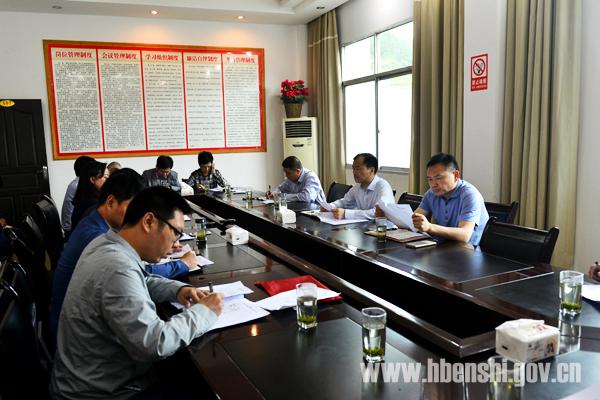 5月26日,市委常委,常务副市长杨局成带队到三岔乡现场办公,实地踏勘