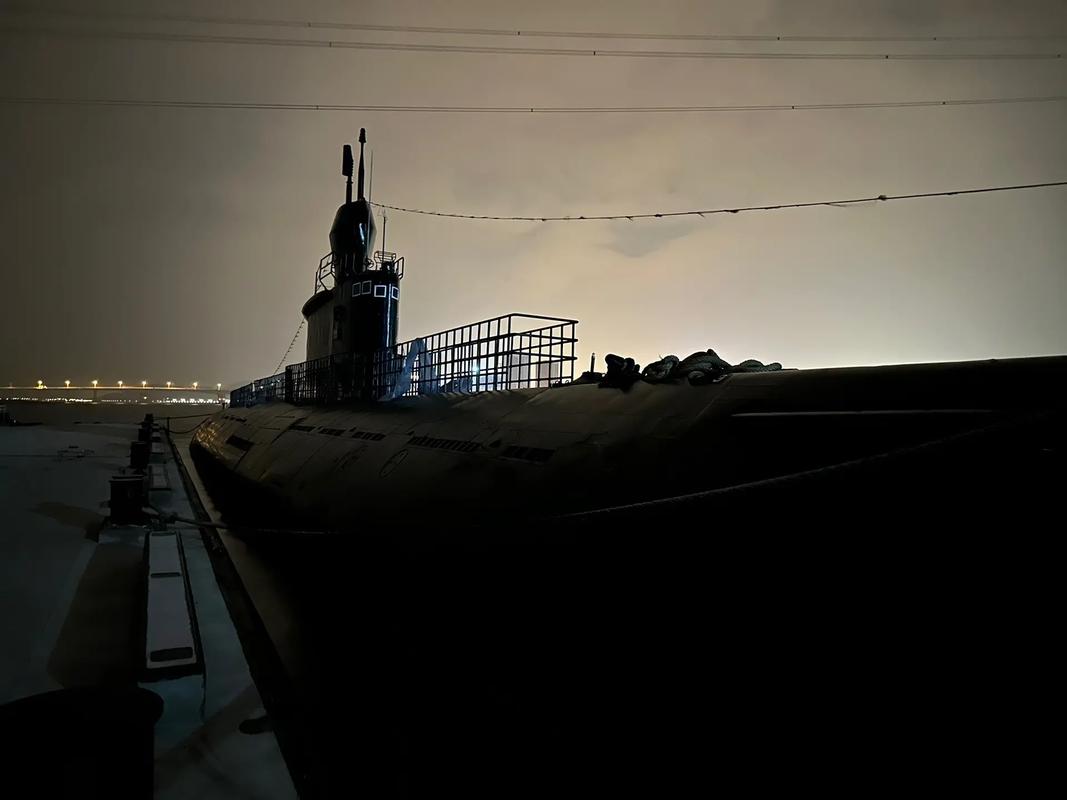 水下拖拉机035型退役潜艇落户宁波