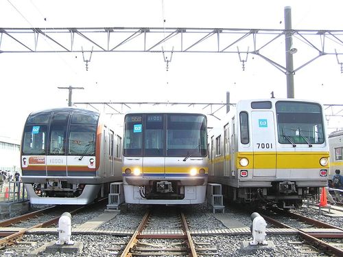 file:trains of yurakuchouline.jpg