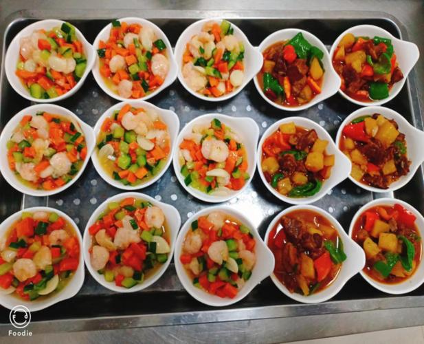 提升职工和患者的幸福感特推出"小碗菜"减少油,盐,糖使用改良菜品制作