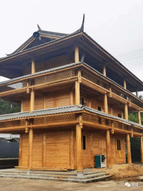 傈僳族基本住房形式之一——木楞房