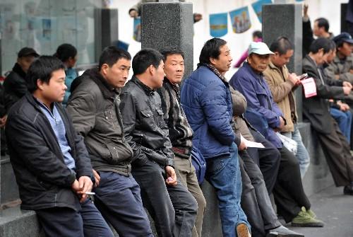 杭州:外来务工者节后进城找工作
