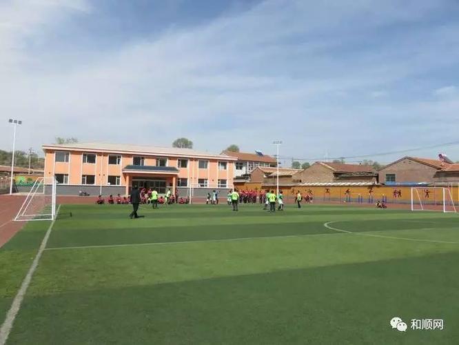 激情始燃 绿茵竞技,和顺滨河学校初中部举行第一届校园足球联赛
