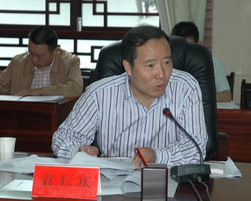图为市委常委,宣传部部长袁仁庆在作重要讲话