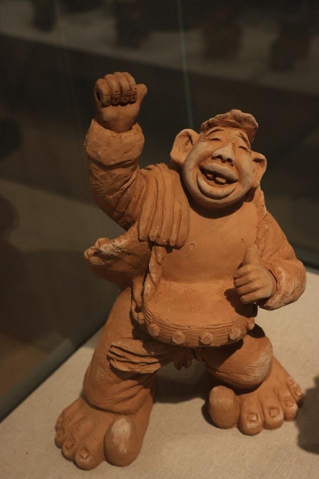 泥塑,俗称"彩塑"泥塑艺术是中国民间传统的一种古老常见的民间艺术.